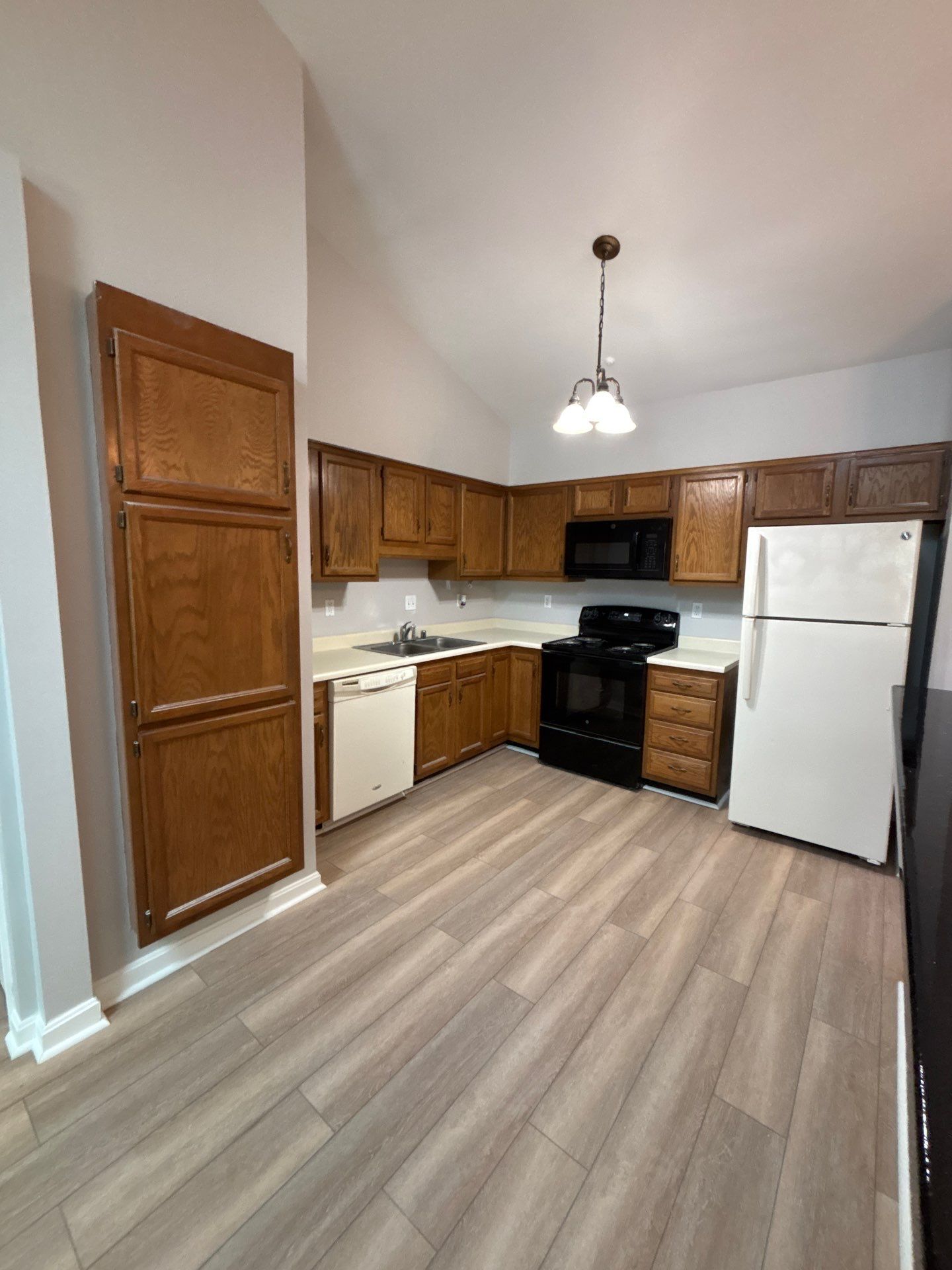 816 Washburn Ave #16 - 1