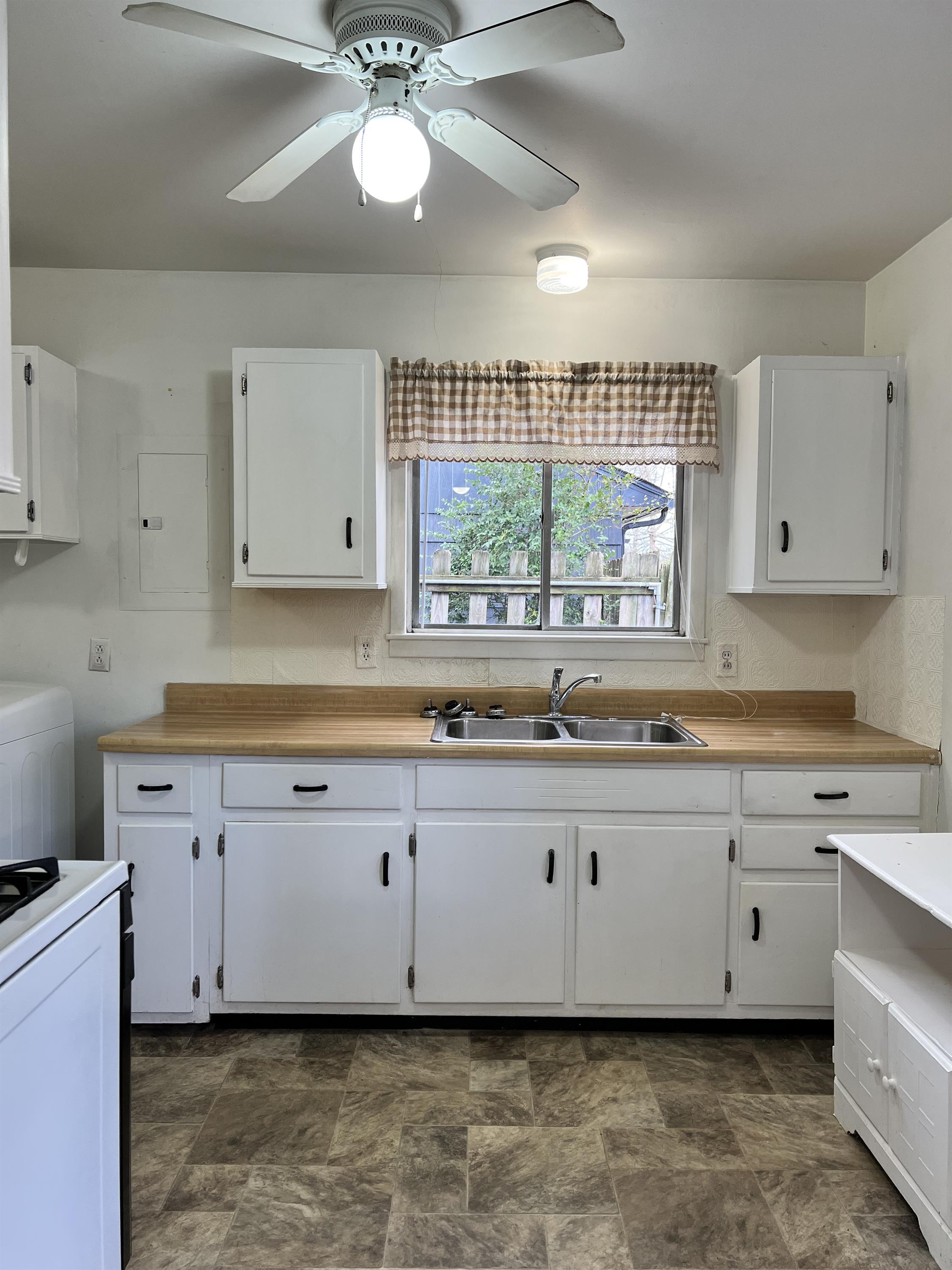 3122 Commander Drive